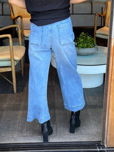 Pocket Front Crop Flare
