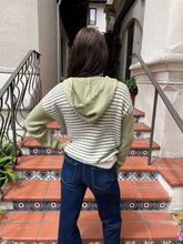 Stripe Sage Hooded Pulover