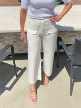 The Scallop Weekend Pant - White