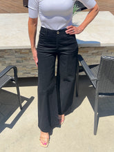 Wide Stride Black Pant