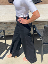 Wide Stride Black Pant