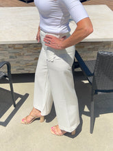 The Scallop Weekend Pant - White