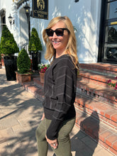 Vertical Seam Stitch Sweater - Black